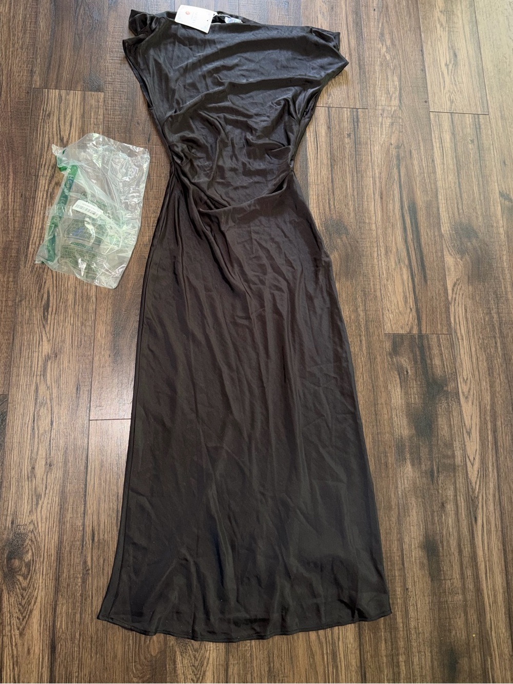 GMEITOEY Satin Tube Dress
Women Silk Bandeau Dress. Size Medium new - Picture 2 of 3